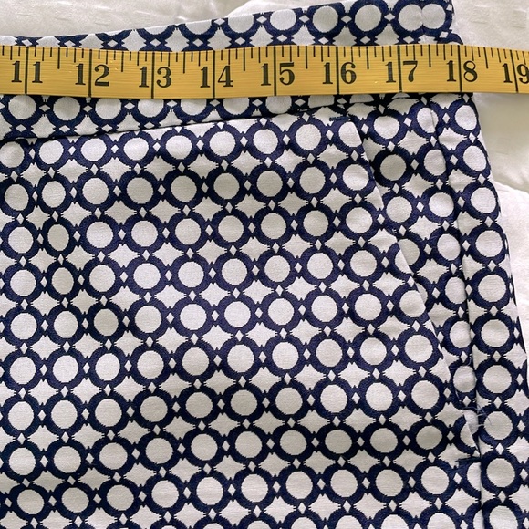 Banana Republic Hampton Fit NWOT Navy Blue & White Polka Dot Shorts, Size 12 - Picture 11 of 15
